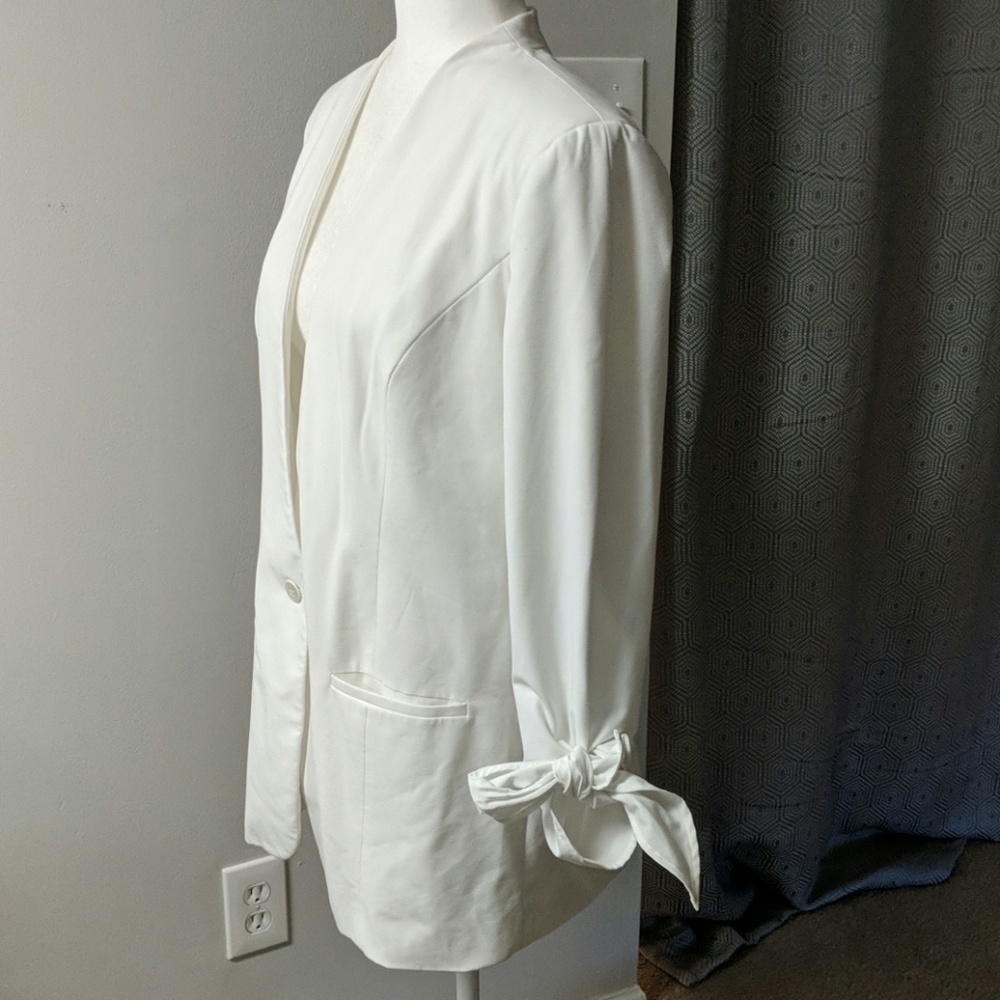 White Oversized Blazer w/ Tie-up Sleeves - Picture 4 of 4